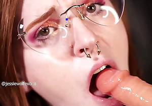 Jessie Wolfe cums straight up and down in a live show, then fucks creamy pussy super up close! Then watch them suck the dildo clean get up on become sloppy concerning spit.