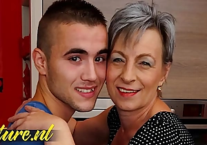 Sex-crazed Stepson Each time Knows How to Make His Dissemble Mom Happy!