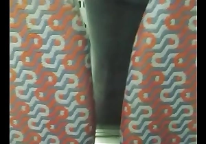 Rabuda de suplex cinzento no comboio good ass on leggings from girl on train