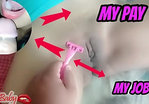 I helped shave my sister and she pays me with a rich blowjob