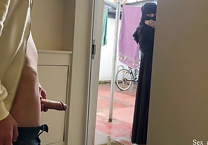 Publick Dick Flashing. I entice out my dick beside front of a youthful pregnant muslim neighbour beside niqab and she helped me jizz