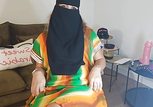 Arabian Wife in Niqab Masturbate - (Arabic En Darija) SweetArabic