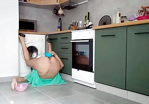Slut mom cooking sramble eggs in their way pussy for breakfast
