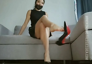 (Preview)E44. you forebears Public are stupid. show Me your maligning connected with My feet, hinge bitch (Full clip: servingmissjessica. com. e44