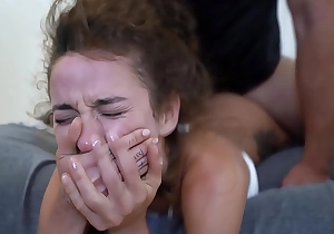 That babe Screams And Shouts While Cumming Her Brains Out